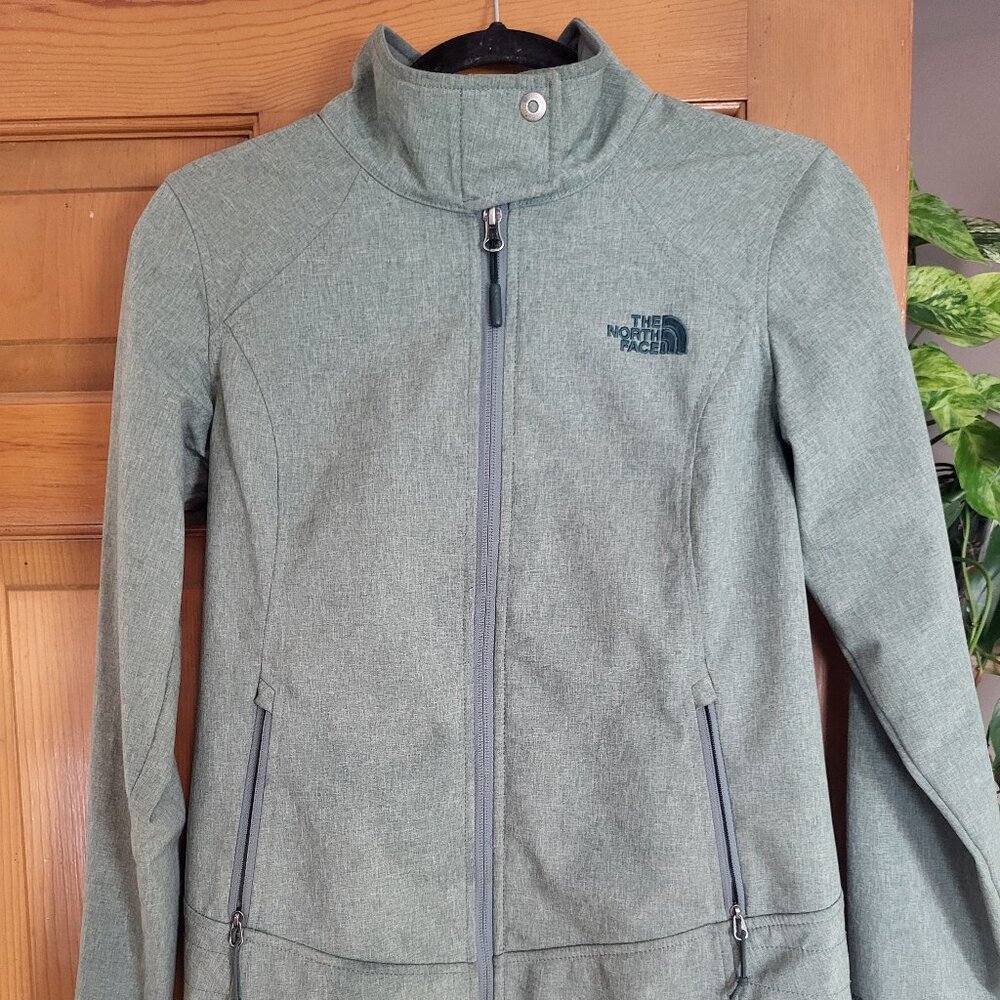The North Face Women’s Small Green Jacket WindWall Calentito Full Zip